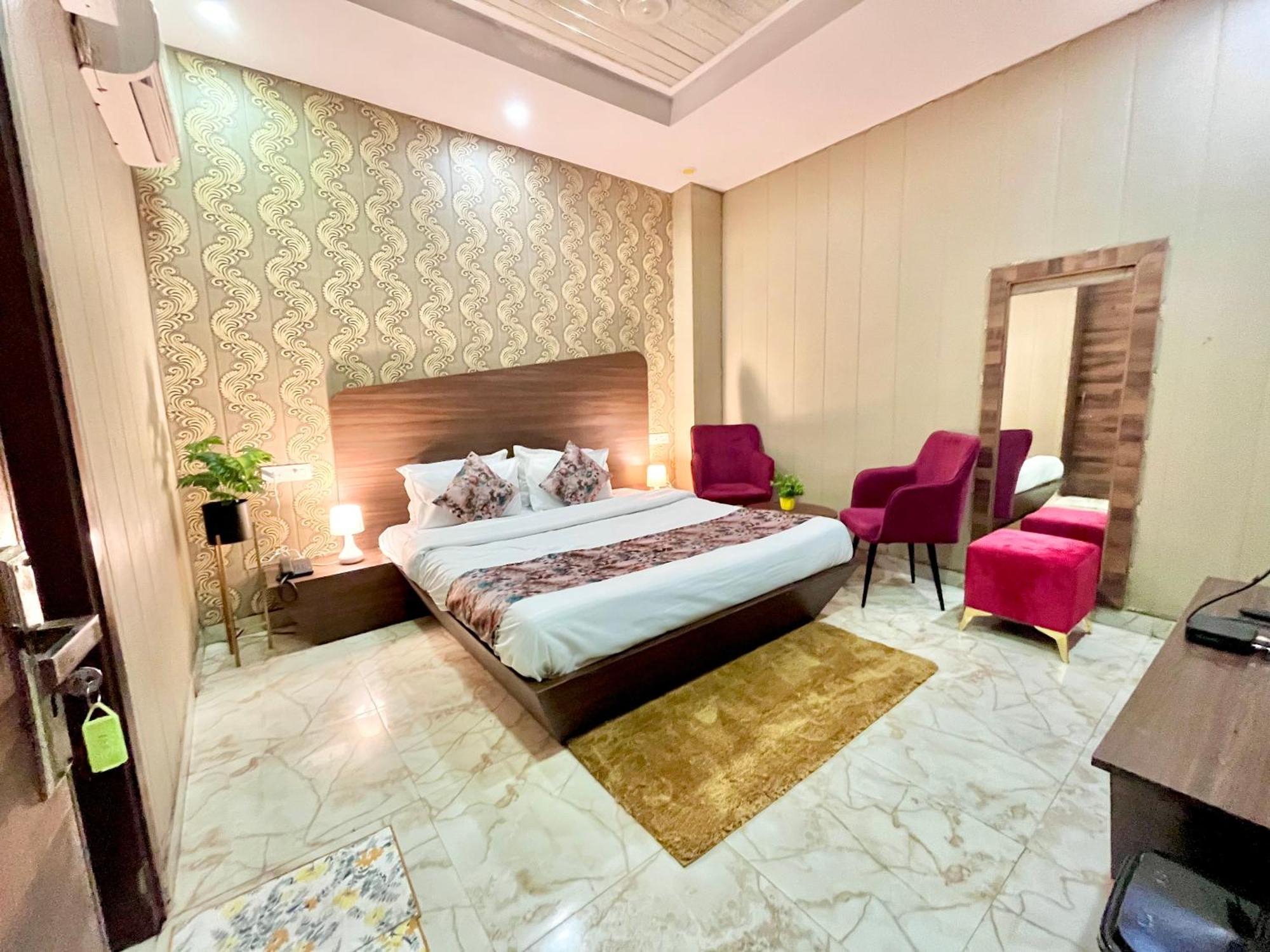 Hotel The Pearl Grand - Top Rated ! Most Awarded ! Parking ! Lift ! Luxury Rooms ! Best Selling Zirakpur Exterior foto
